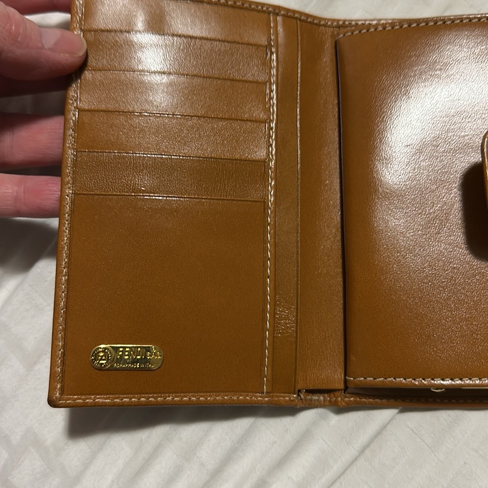 🔥NWT Authentic Fendi PEQUIN KISS-LOCK WALLET - Picture 4 of 12
